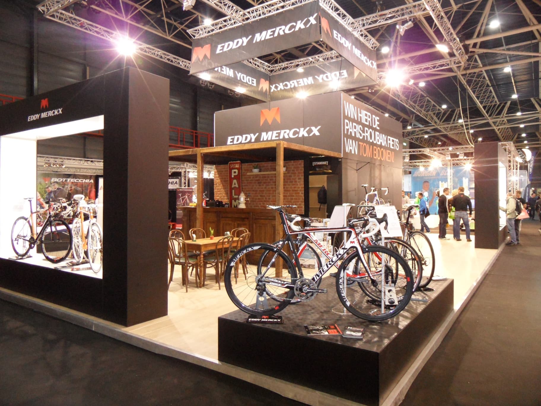 Grote beursstand gebouwd door De Decorkliniek voor Eddy Merckx
